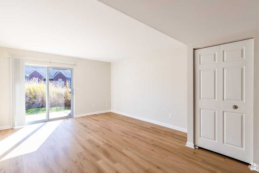 2BA, 2BA - 1,059SF - Living Room - Barclay Place