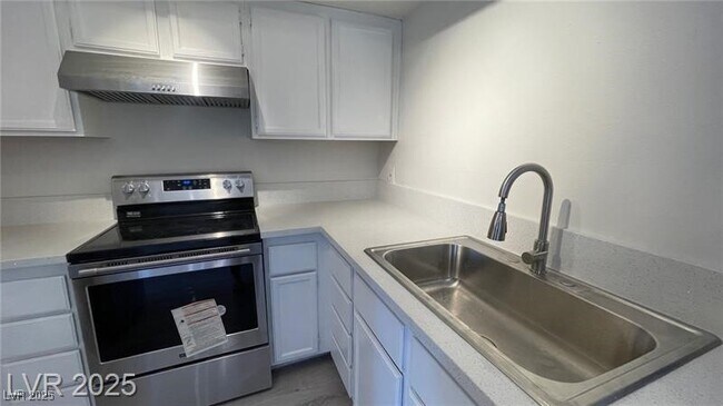 Building Photo - 1701 E Katie Ave