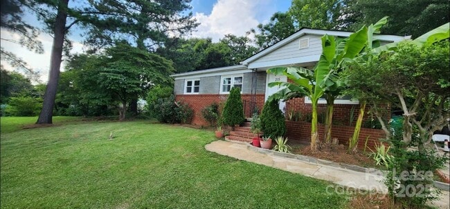 Building Photo - 215 Mattoon St