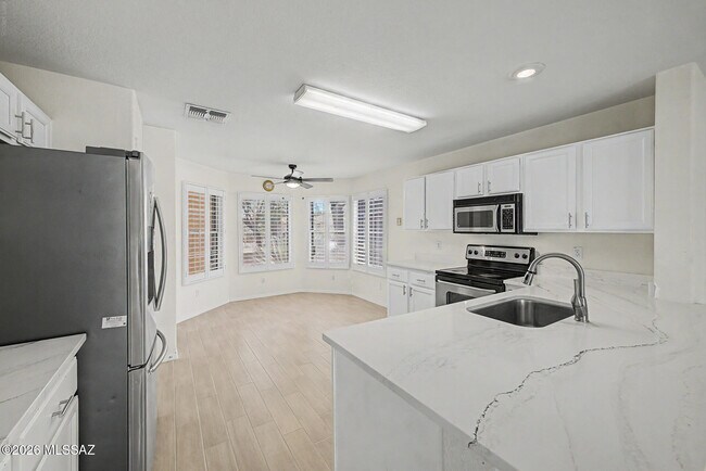 Building Photo - 2656 W Mountain Heights Ct