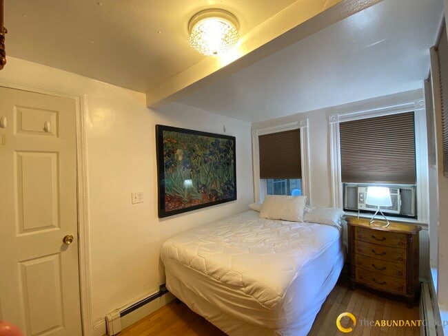 Building Photo - 11 William St