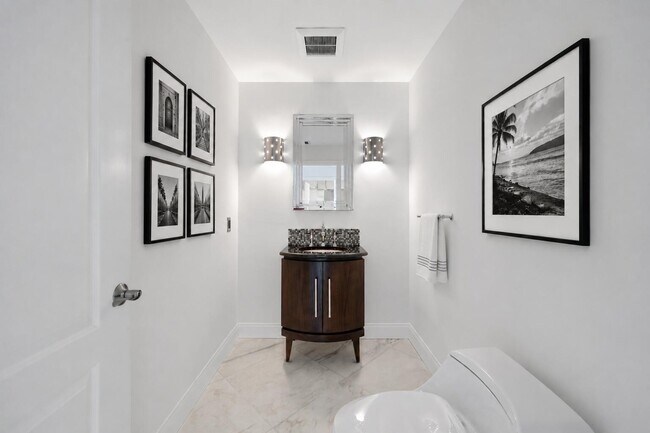 Building Photo - 500 SE Mizner Blvd
