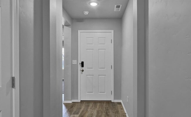 Building Photo - Welcome to this stunning 4-bedroom, 2-bathroom home located in the vibrant community of Caldwell,...