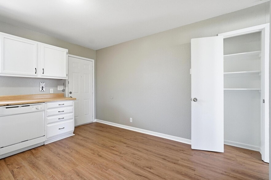 Building Photo - 2333 N Danville Dr