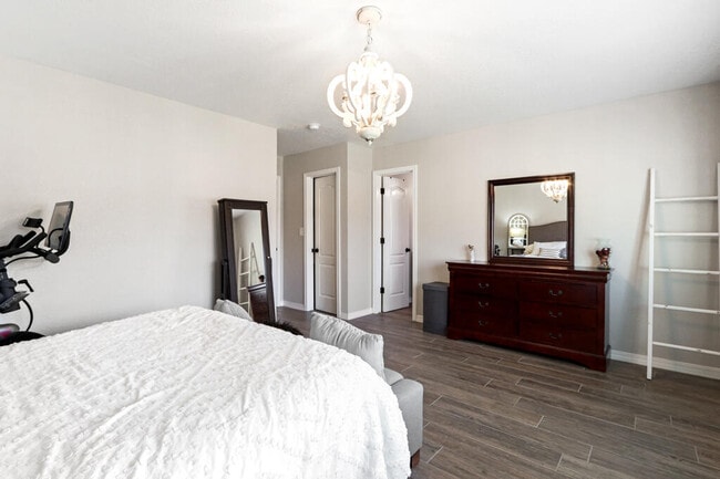 Building Photo - 2037 Shreya St