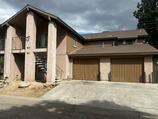 Building Photo - 1823 W Whitendale Ave