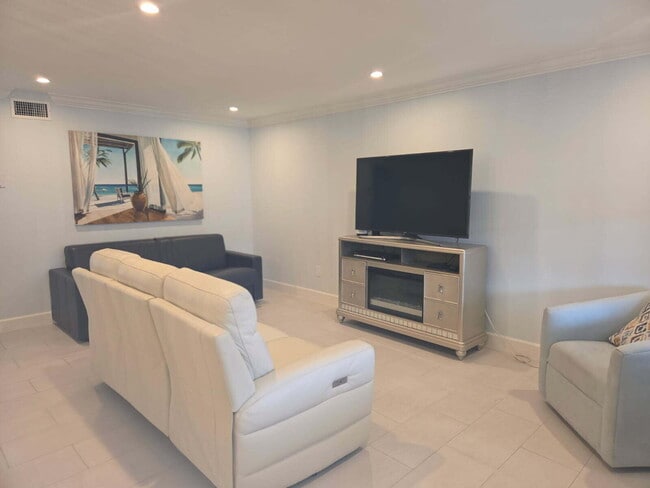 Building Photo - 110 Shore Ct