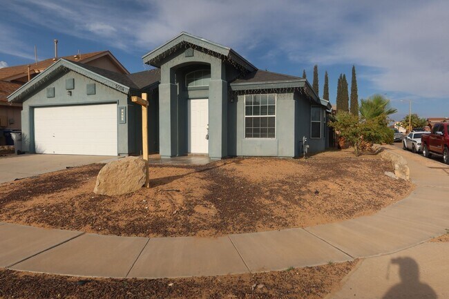 Building Photo - 3704 Leticia St