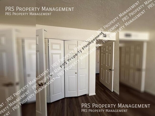 Building Photo - 7701 S Heather Dr