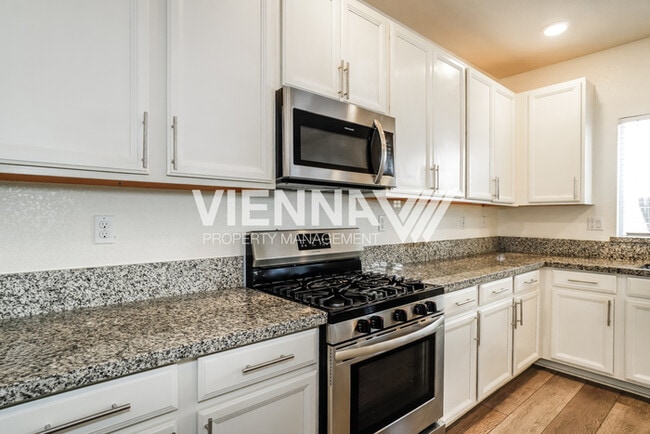 Building Photo - 3024 Welton Cir