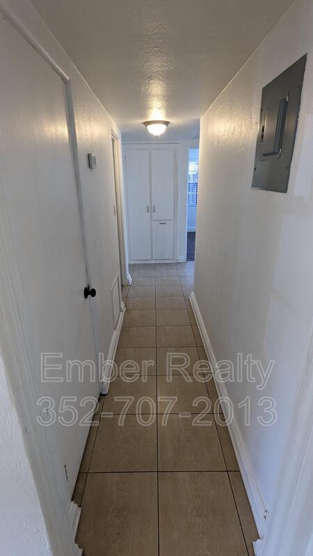 Building Photo - 140 N Oxalis Dr