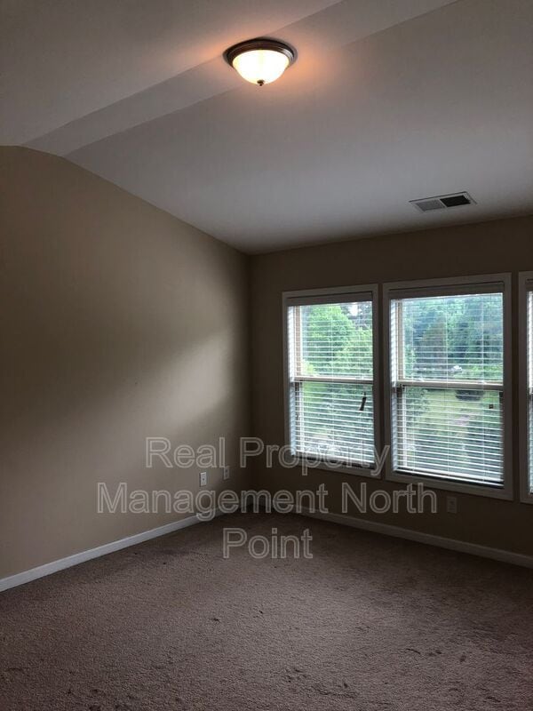 Building Photo - 1175 Hampton Oaks Dr