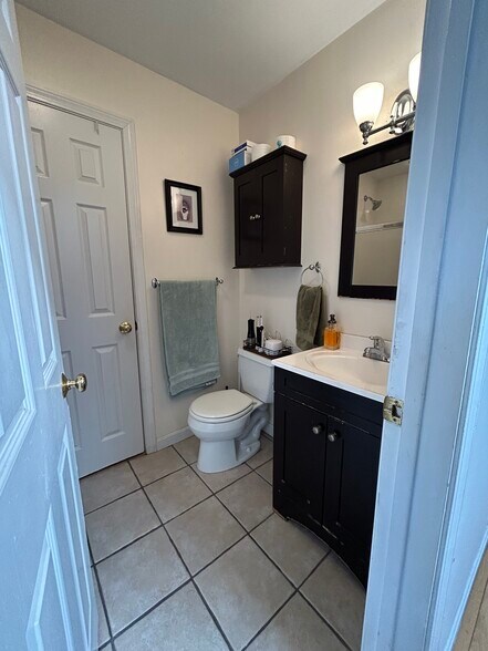 Building Photo - 33 Delle Ave