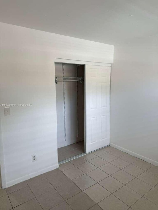 Building Photo - 3410 Foxcroft Rd