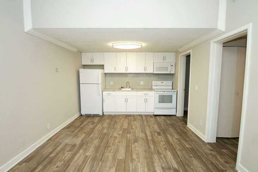 White Kitchen KV.jpg - Sunset Oaks