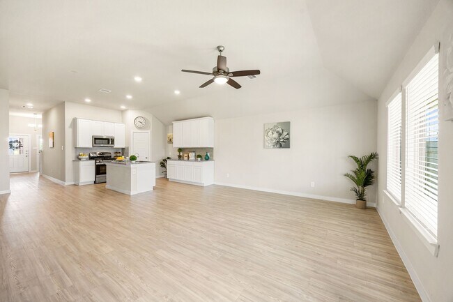 Building Photo - 723 Larkspur Shadow Dr
