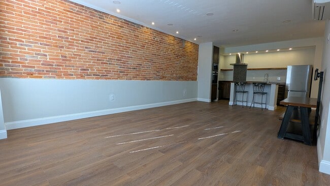 Building Photo - 628 Portland St