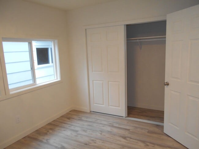 Building Photo - Completely Remodeled Home in Vibrant Sellw...