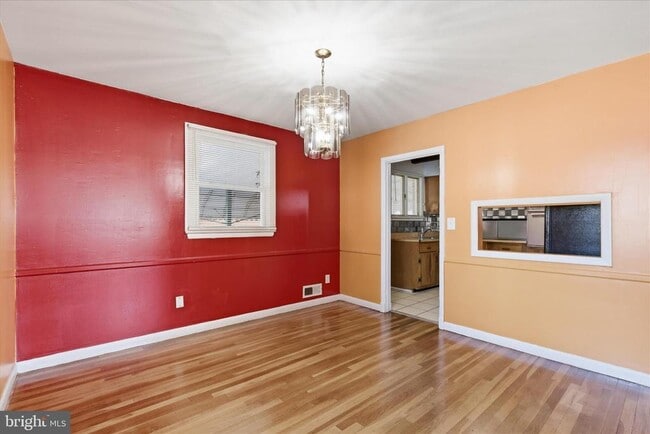 Building Photo - 2423 Harwood Rd