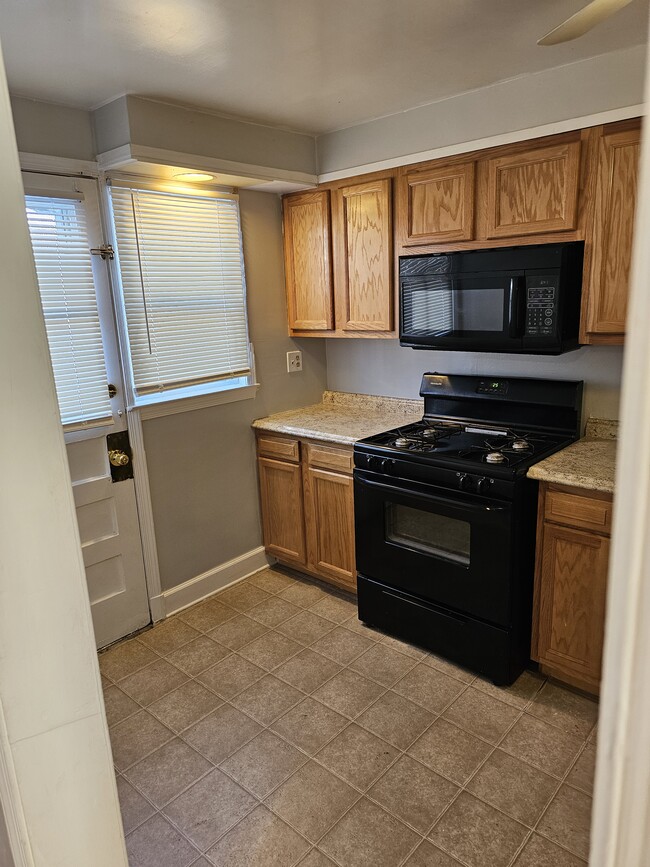 Kitchen - 1534 Barrett Rd