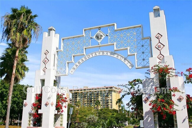 Building Photo - 301 S Gulfstream Ave