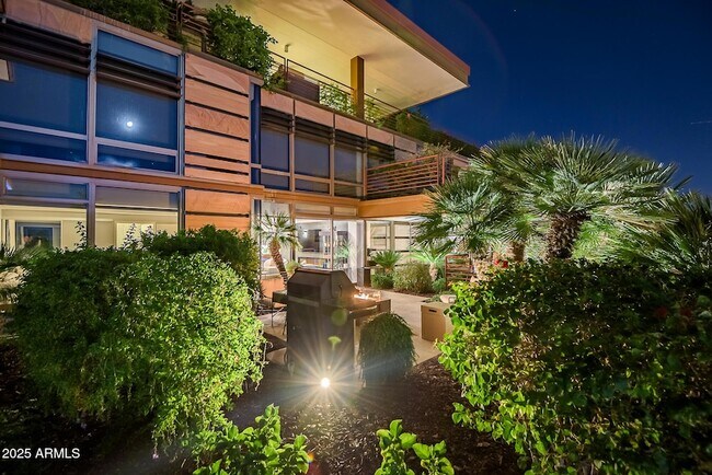 Building Photo - 7167 E Rancho Vista Dr