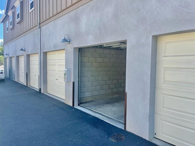 Building Photo - 500 Granite Hill Ct