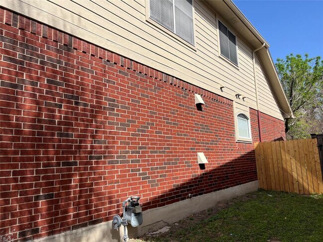 Building Photo - 10306 Snapdragon Dr