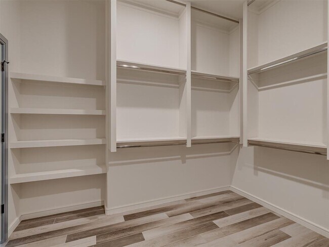 Building Photo - 9333 SW 33rd Pl