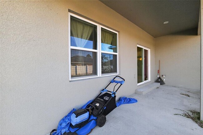 Building Photo - 717 Robin Ct