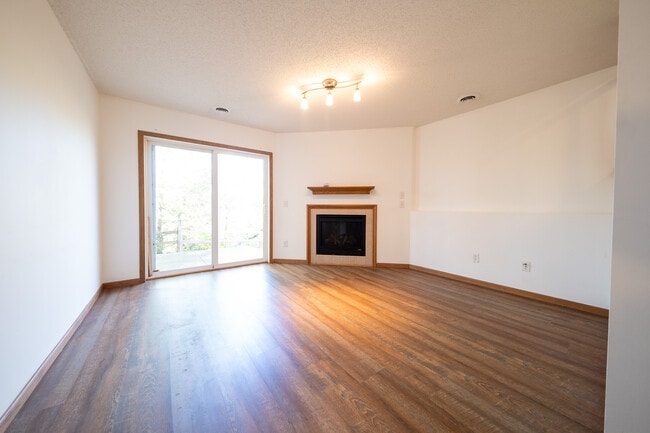 Building Photo - 4892 Bluff Heights Trail SE