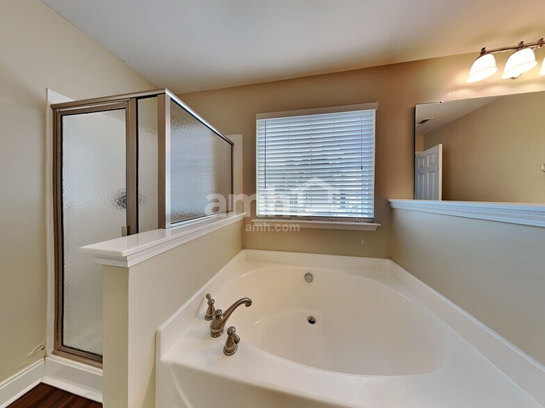 Building Photo - 109 Instructor Ct