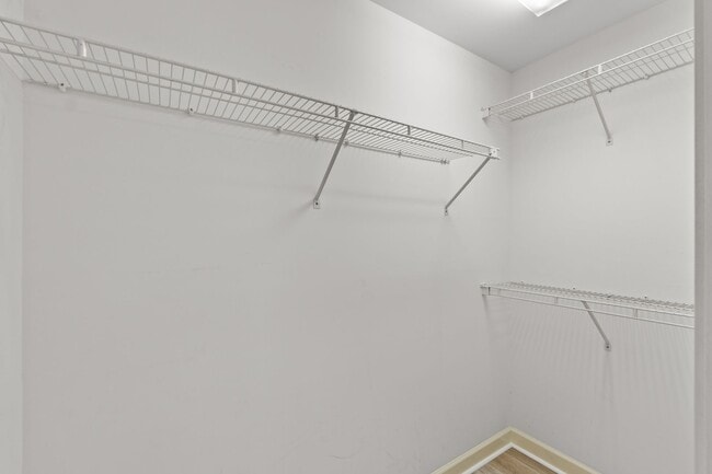 Building Photo - 3 bedroom/ 2.5 bathroom