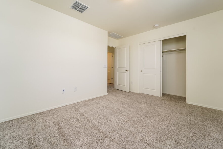 Building Photo - 6993 W Inkwood Ln