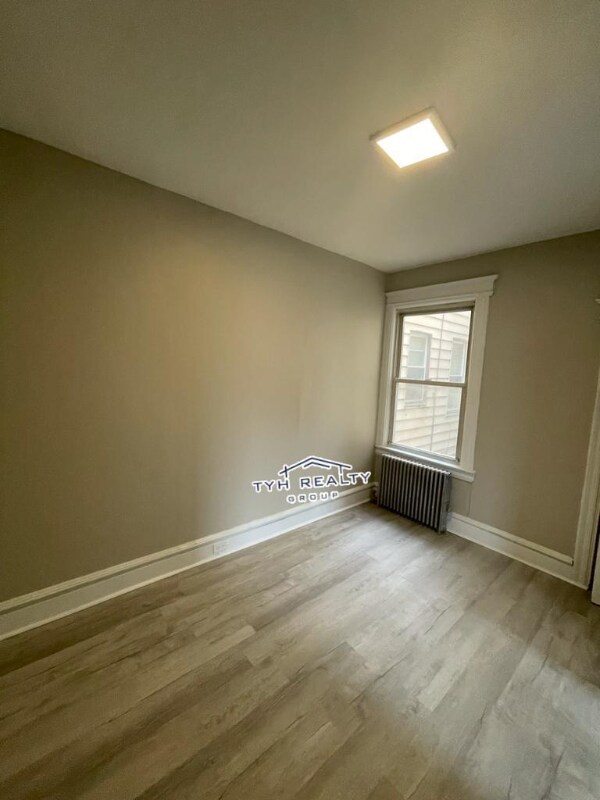 Building Photo - 314 21st St