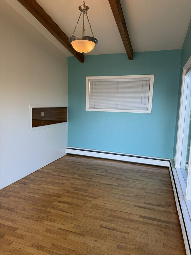 Building Photo - 1150 N 5th St