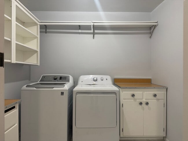 Building Photo - CLICK "REQUEST A TOUR" NOW!