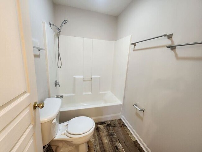 Building Photo - Scary Good Deal