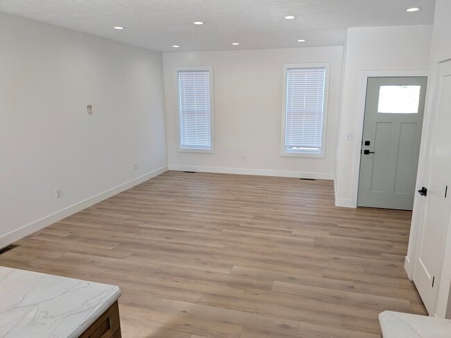 Building Photo - 162 Robin Rd