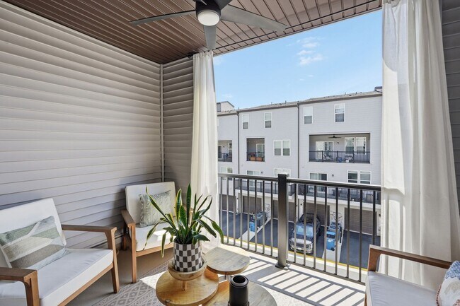 Building Photo - Experience upscale living in one of Ashburn’s most desirable communities.