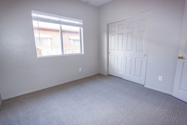 Building Photo - MOVE IN SPECIAL - 3 Bedroom Home in Quailwood