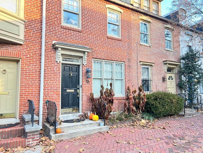 Building Photo - Beautiful 3 Bedroom on Boas St