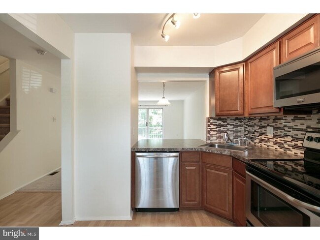 Building Photo - 122 Camber Ln