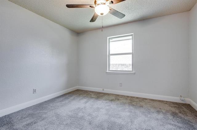 Building Photo - 2051 Oakbluff Dr