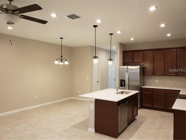 Building Photo - 15915 Marina Bay Dr