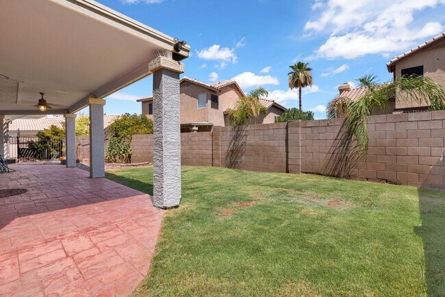Building Photo - Beautiful 5-Bedroom Home with Private Pool...