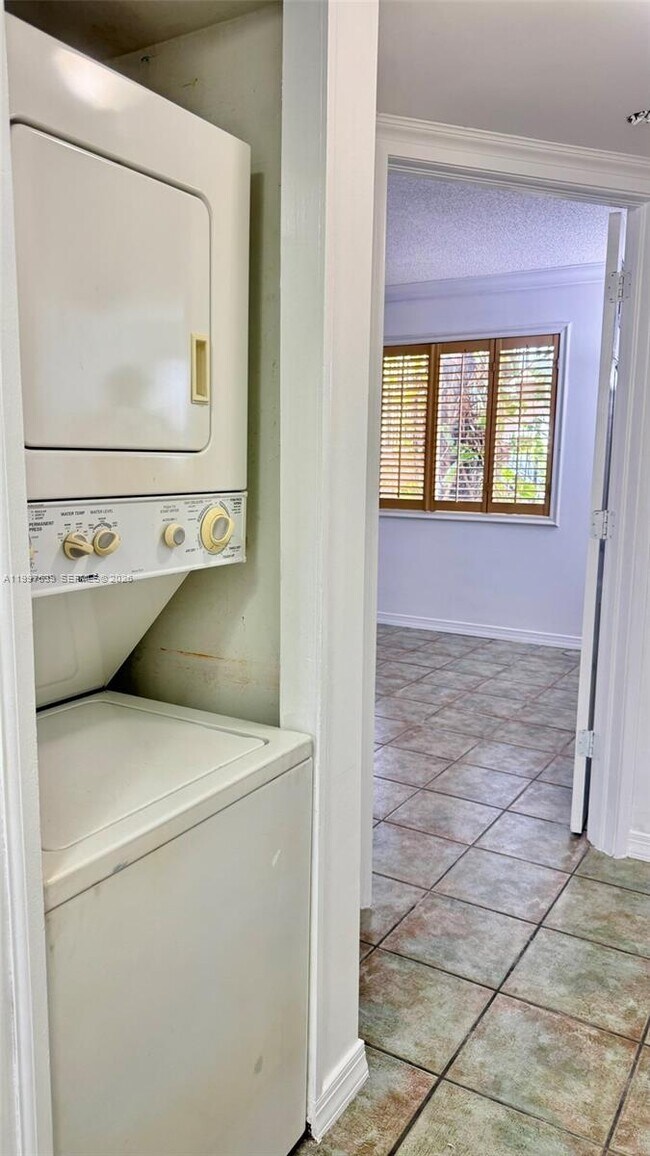 Building Photo - 511 NW 82nd Ave