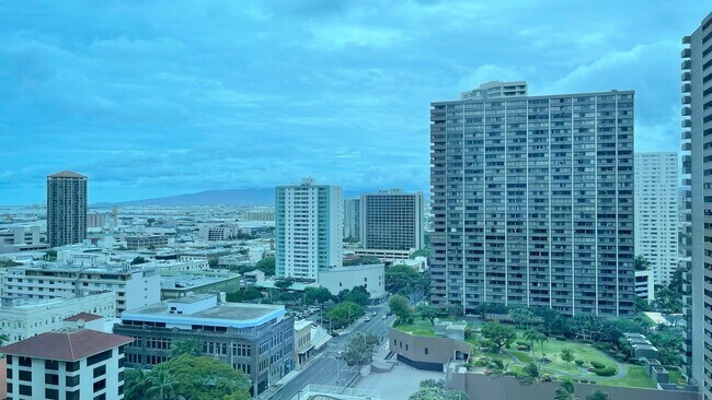 Building Photo - 2 BEDROOM CONDO UNIT IN CONVENIENT DOWNTOW...
