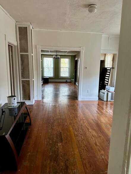 Building Photo - 21 Morris St