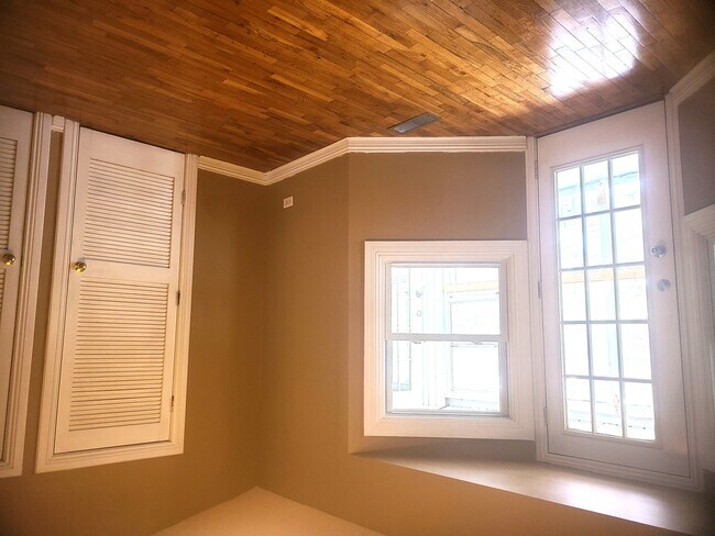 Building Photo - 630 Whitney Ave